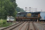 CSX 711 leads M372